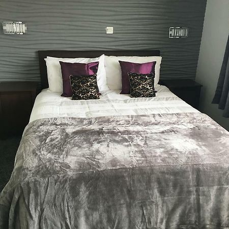 Highgate Inn Hotel 彭布罗克 外观 照片
