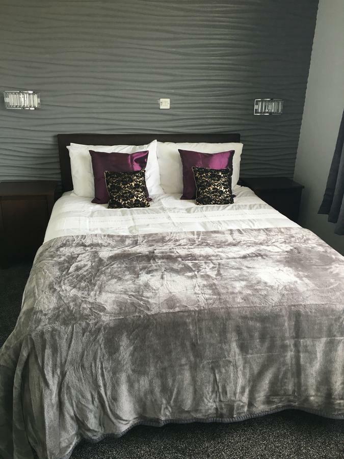 Highgate Inn Hotel 彭布罗克 外观 照片